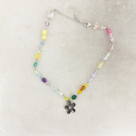 NWOT Urban Outfitters Beaded Flower Charm Necklace - Picture 1 of 3